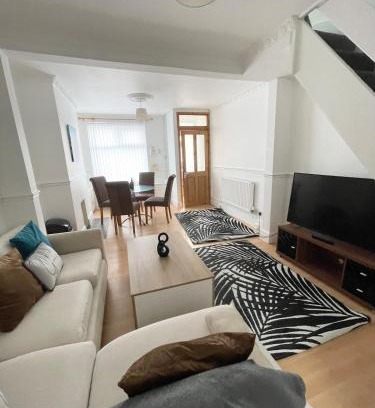 Wavertree Casa | Cute two bedroom house with free street parking