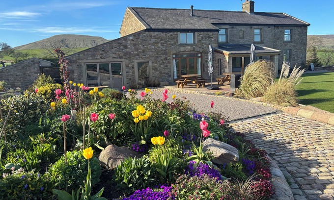 Preston Cabaña | CUTHBERT HILL FARM, pet friendly, luxury holiday cottage in Chipping