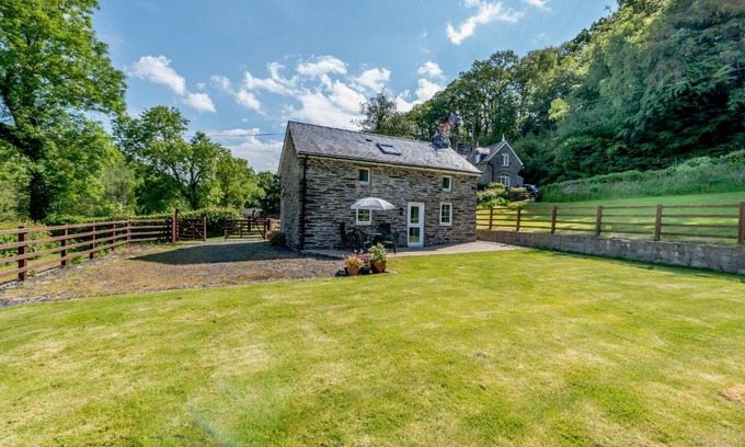Newcastle Emlyn Casa | Cwmdu Cottage