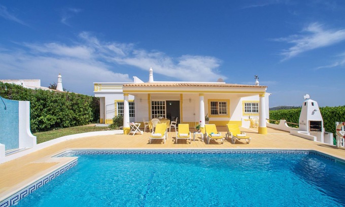 Cerca Velha Casa | Da Bela Vista by Interhome