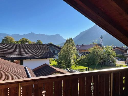 Farchant Apartamento | Dachgeschosswohnung mit traumhaftem Zugspitzblick bei Garmisch