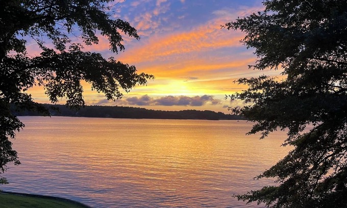 Dadeville Casa | Dadeville LAKEFRONT Family Retreat w/219ft of shoreline & private boat launch!