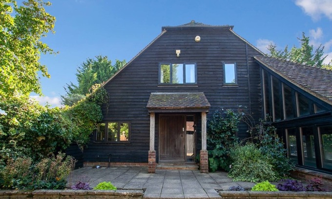 Cranbrook Casa | DADIO's Barn - Indoor Swimming Pool 400 Years Old & Hot tub