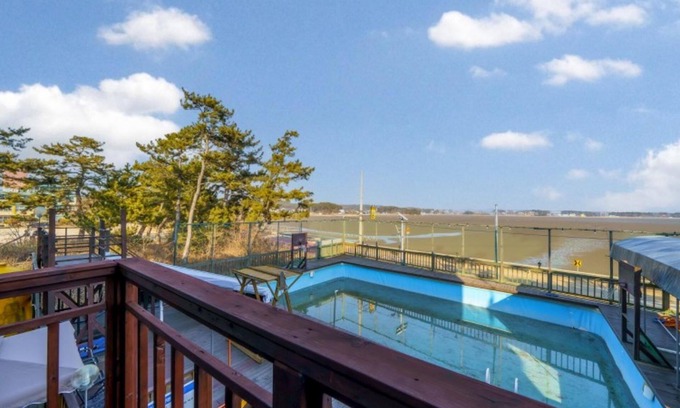 Ansan Casa | Daebudo Sea and Pine Tree Pension