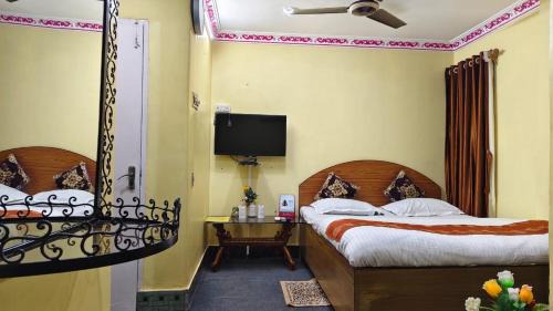 Kolkata Apartamento | Daisy and Iris- 2 Specious 1Bhk Full Furnished AC Apartments Managed by Hotel Airways