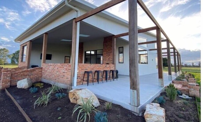 Stratford Otro | Dalrose Retreat - Luxury farm retreat, sleeps 8, pet friendly and close to town