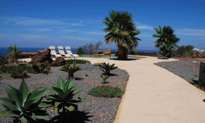 Pantelleria Villa | Dammuso Relax Pantelleria con piscina privada