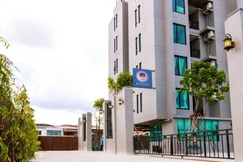 Bang Na Hotel | Dancenter Sukhumvit 107 Bangkok Hotel