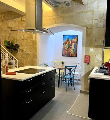 Floriana Casa | Dar Il-Hnejja - Character House close to Valletta
