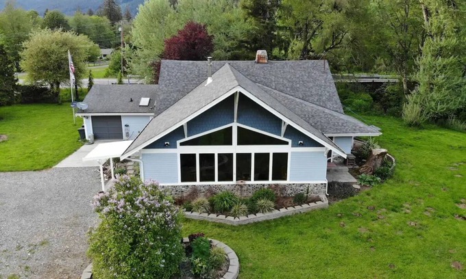 Lime Kiln Casa | Darrington Majestic White Horse Mountain Home