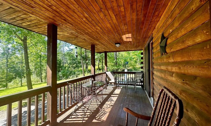 Bristol Cabina | David Brown`s Mountain Retreat- 2bed/ 2bath -Cabin