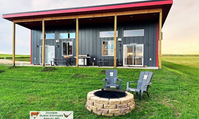 McIntosh County Cabina | Dawson Cottage: Lakefront Stay on Dry Lake, ND – Beach, Sauna, Pontoon & More!