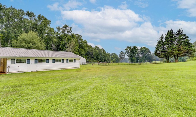 Dawsonville Apartamento | Dawsonville Apartment w/ Covered Patio!