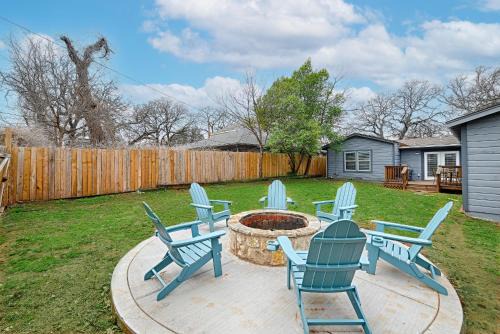 Central Arlington Casa | Daydream on Elm St - Dream City Retreats
