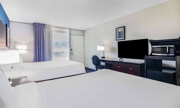 Oxford Hotel | Days Inn and Suites by Wyndham Oxford