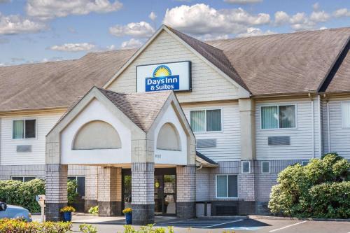 Vancouver Hotel | Days Inn & Suites by Wyndham Vancouver