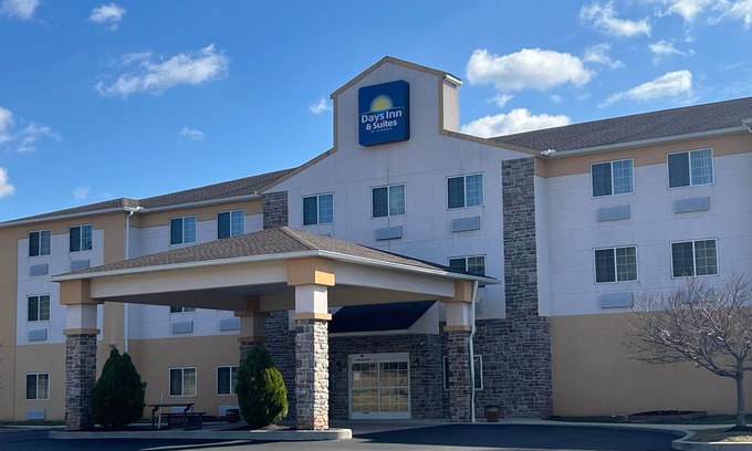 Rexmont Hotel | Days Inn & Suites by Wyndham Manheim Lebanon