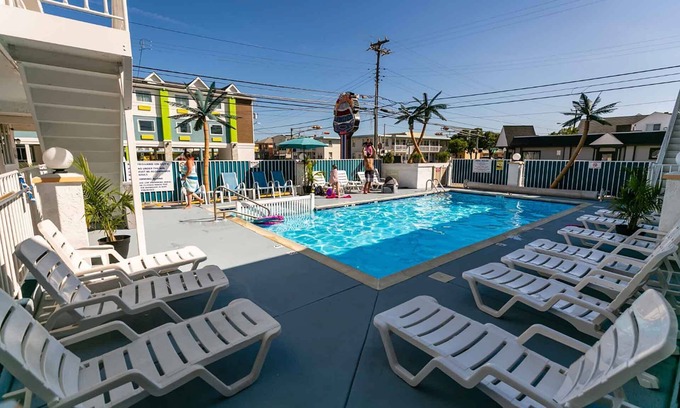 Wildwood Hotel | Daytona Inn and Suites - Single Queen