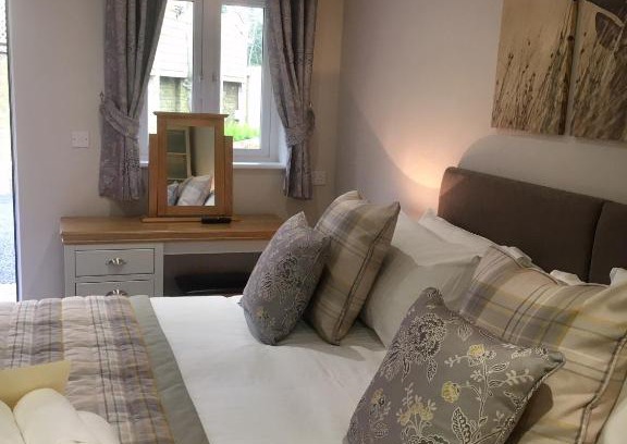 Nantgarw Casa | De Courceys Manor Suites & Cottages