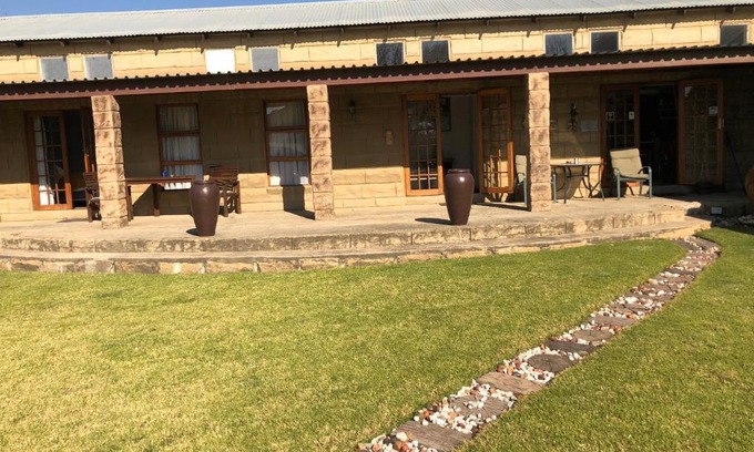 Phumelela Casa | De Sandsteen Gastehuis