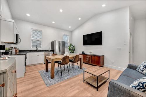 Siloam Springs Casa | Decca's Guesthouse