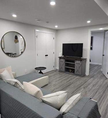 Northwest Calgary Casa | Dee's cozy lower suite- 2 rooms