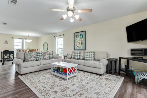 Crystal Beach Casa | Deep Blue Yonder - Ping-pong! Bikes! Games! Cute and cozy 3-bed, 2-bath home in the heart of Crystal Beach!