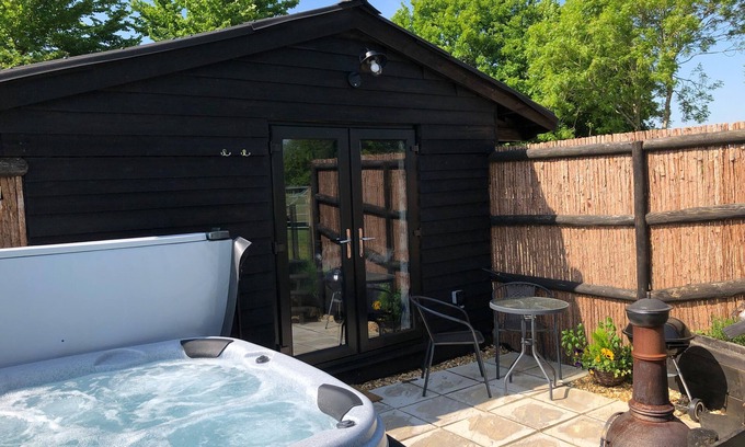 Wimborne Cabaña | Deer Lodge