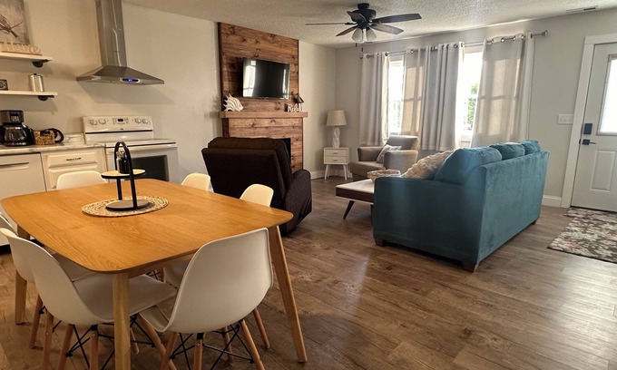 Sunrise Beach Casa | Deer Run Duplex-Beautiful Lake View-Shared Dock!
