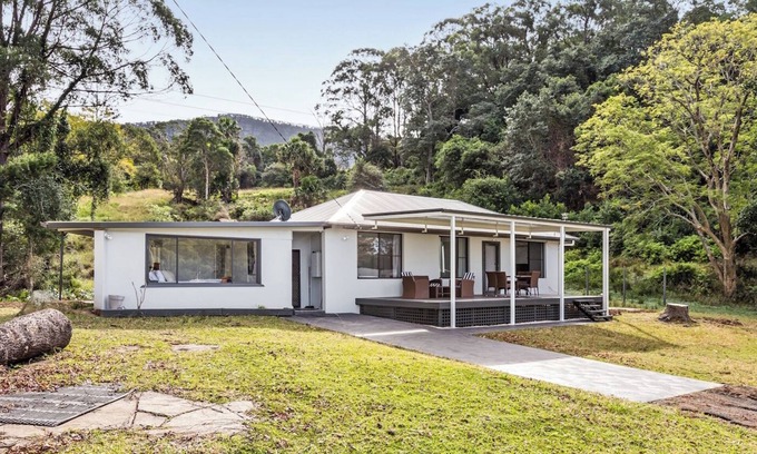Kembla Grange Otro | "Deer Valley" Large Farmhouse in Illawarra with lake and ocean views on 50 acres