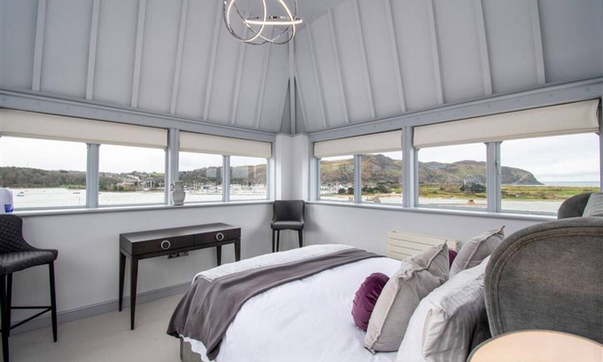 Deganwy Cabaña | Deganwy Tower Apartment