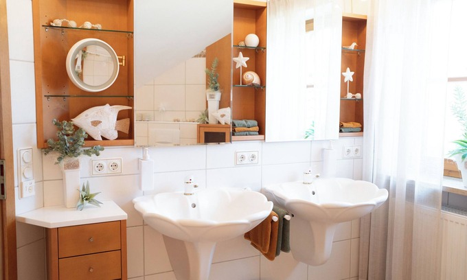 Ahorntal Casa | Dein Ferienhaus in der Fränkischen Schweiz - mit Sauna, Außenpool und Grillhütte