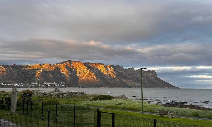 Elgin Villa | DeJa Blue. Luxurious modern appartment in a golf estate 30 meters from the beach