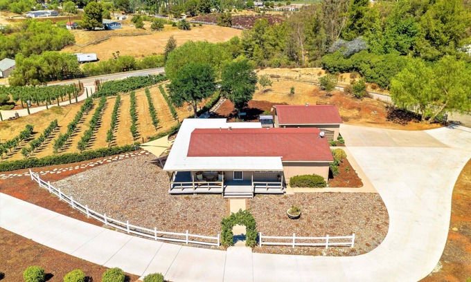 Temecula Cabaña | Del Vino Country Cottage - Hot Air Balloon Views