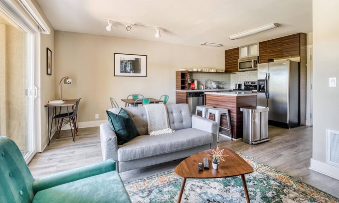 East San Mateo Apartamento | Delightful 1BR in San Mateo, Gym + Pool