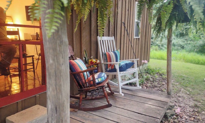 Carbondale Cabina | Delightful Cabin near a wildlife refuge, 6 miles to Carbondale Illinois.