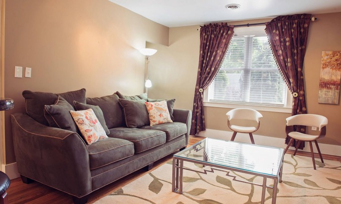 Plymouth Apartamento | Encantador, acogedor piso superior en Plymouth, Michigan
