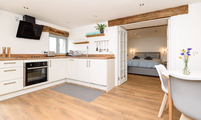 Torpoint Casa | Delightful pet friendly cottage in 3 acres of land just a mile from the beach.
