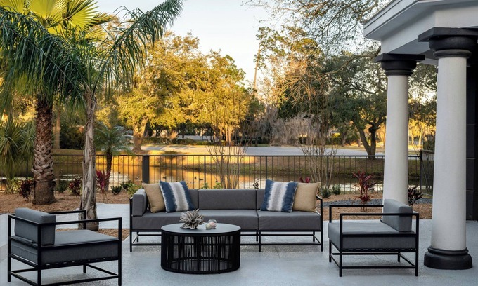 Baymeadows Hotel | Delta Hotels by Marriott Jacksonville Deerwood