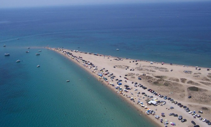 Thermaikos Villa | Deluxe 2-Families Villa 3 'de la playa. 15 km del aeropuerto. Ideal para niños