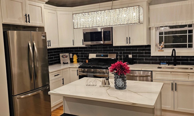 Elizabeth Apartamento | Deluxe Aparment Spacious 3-bedroom apartment with WiFi, AC in nice Elizabeth