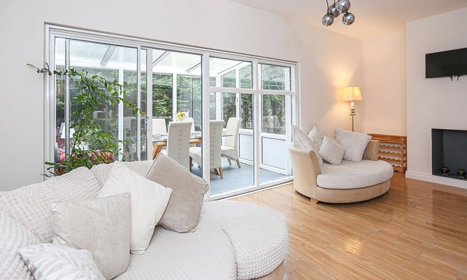 Cultra Apartamento | Deluxe Apartment Courtyard View