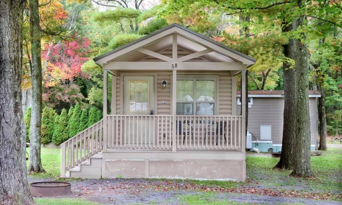 Centre Hall Cabina | Deluxe Cabin 40 w/ 4 Beds