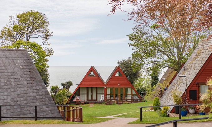 Martin Chalet De Esquí | DELUXE COASTAL Chalet near the beach with Swimming pool in Kingsdown No 53