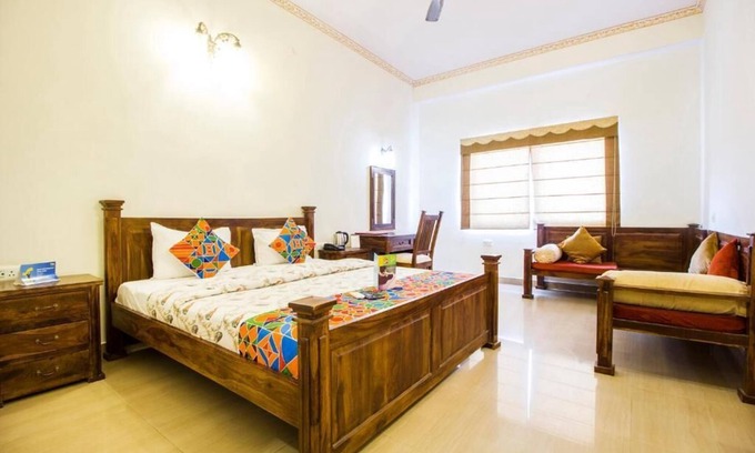 Jagatpura Hotel | Deluxe Double Room #4/ W breakfast