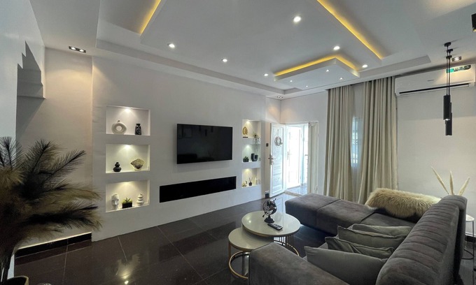 Oshodi-Isolo Apartamento | Deluxe Furnished 2bedroom Apartment. 24h Electricity and Security