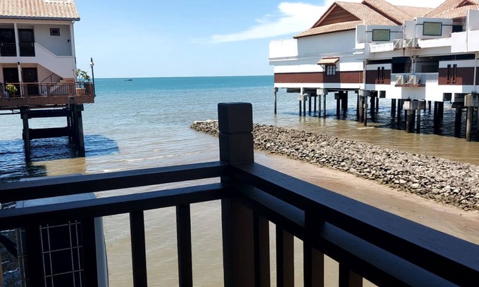 Taman Tanjung Chalet De Esquí | Deluxe Lower Water Chalet Private Unit