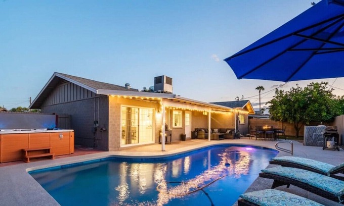 Park Scottsdale One Casa | Deluxe Ranch Home with a Hot tub, Pool, Fire pit, BBQ