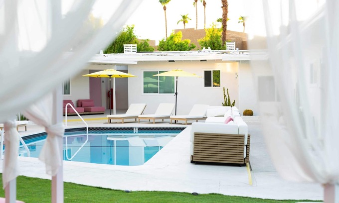 Uptown Design District Apartamento | Deluxe Room, 1 King Bed, Kitchen, Pool View