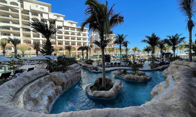 Chulavista Complejo | Deluxe Studio @ Villa la Valencia Beatiful Beach Front Condo with full service